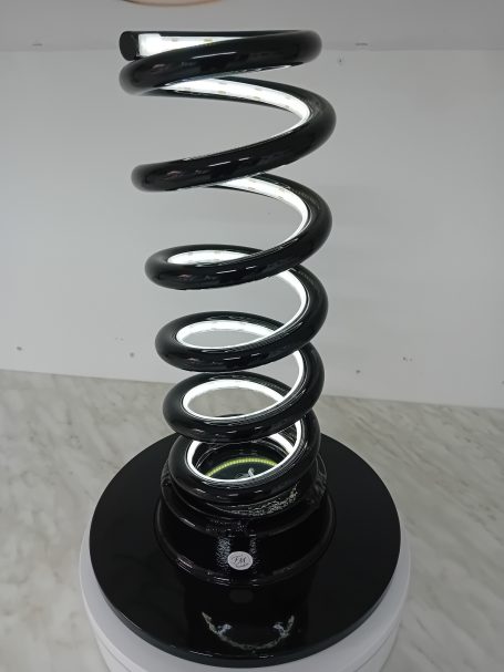 Schwarz mit LED Band 180,-€